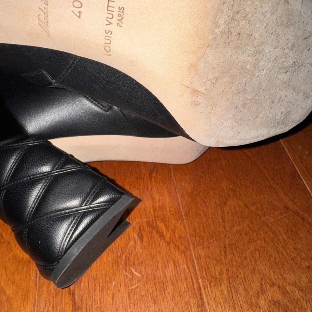 Louis Vuitton Black Leather Women's Boots with Gold Logo Accent - Picture 6 of 6